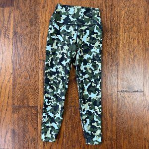 Carbon38 Printed High Rise 7/8 Leggings in Refreshing Camo, sz S